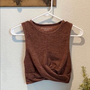 Beyond Yoga crop top soft & flattering
